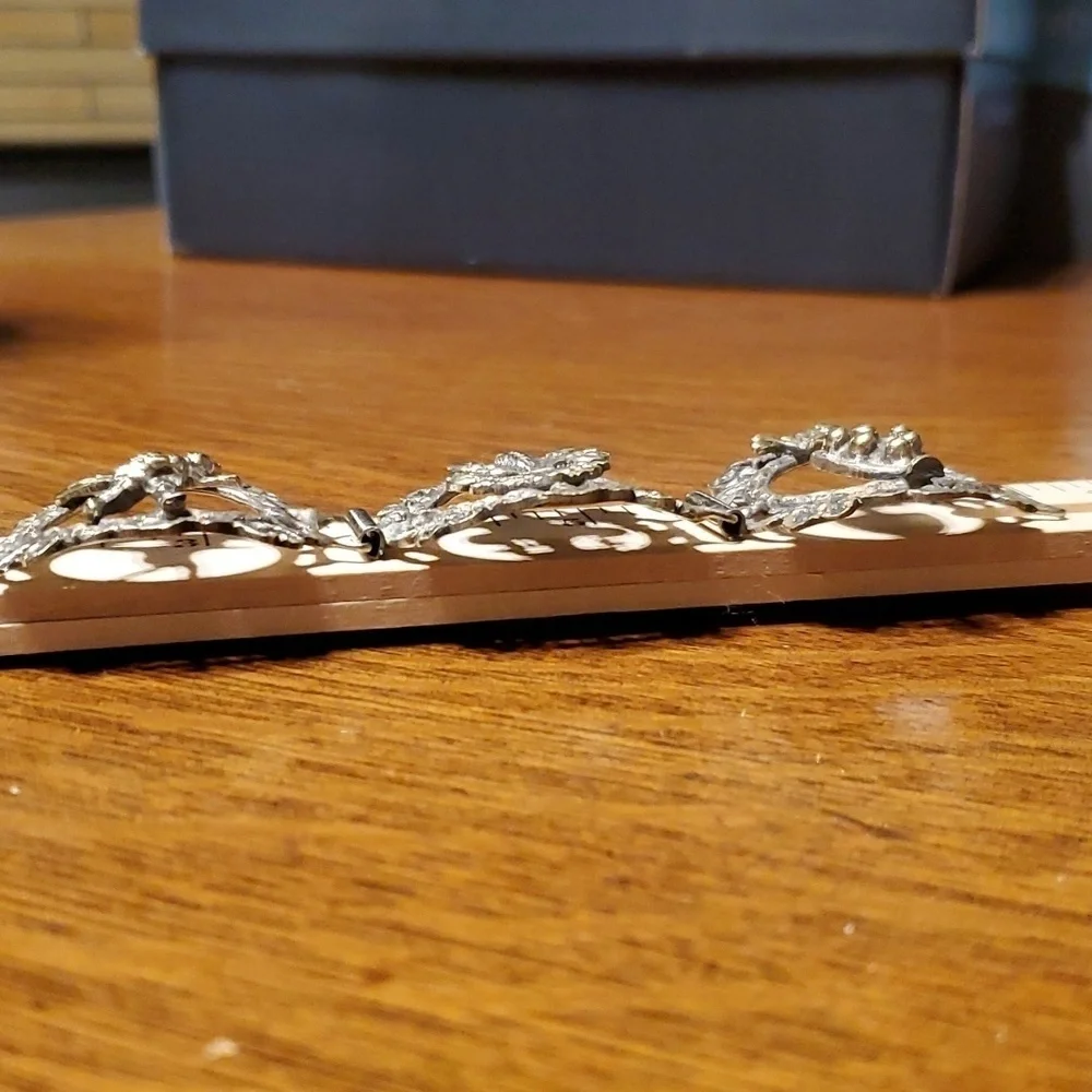 Vintage Bracelet with Cherub and Fleur De Lis - Picture 6 of 6